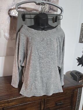 Sew In Love Women's Gray Off-Shoulder Knit Sweater L